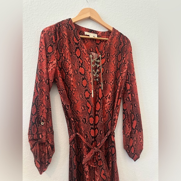 Michael Kors Orange Snake Print gold chain Dress with tie waist . - Picture 3 of 5